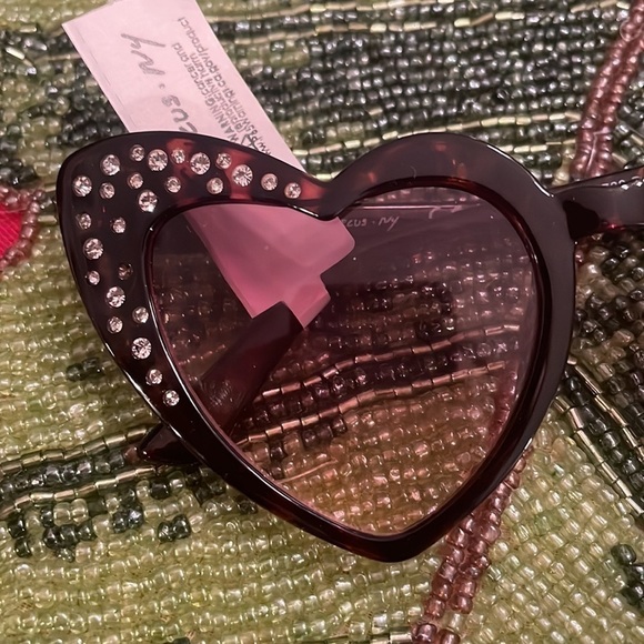 Brand New Circus Tortoise Heart Shaped Cat Eye Sunglasses w/ Rhinestones - Picture 3 of 16